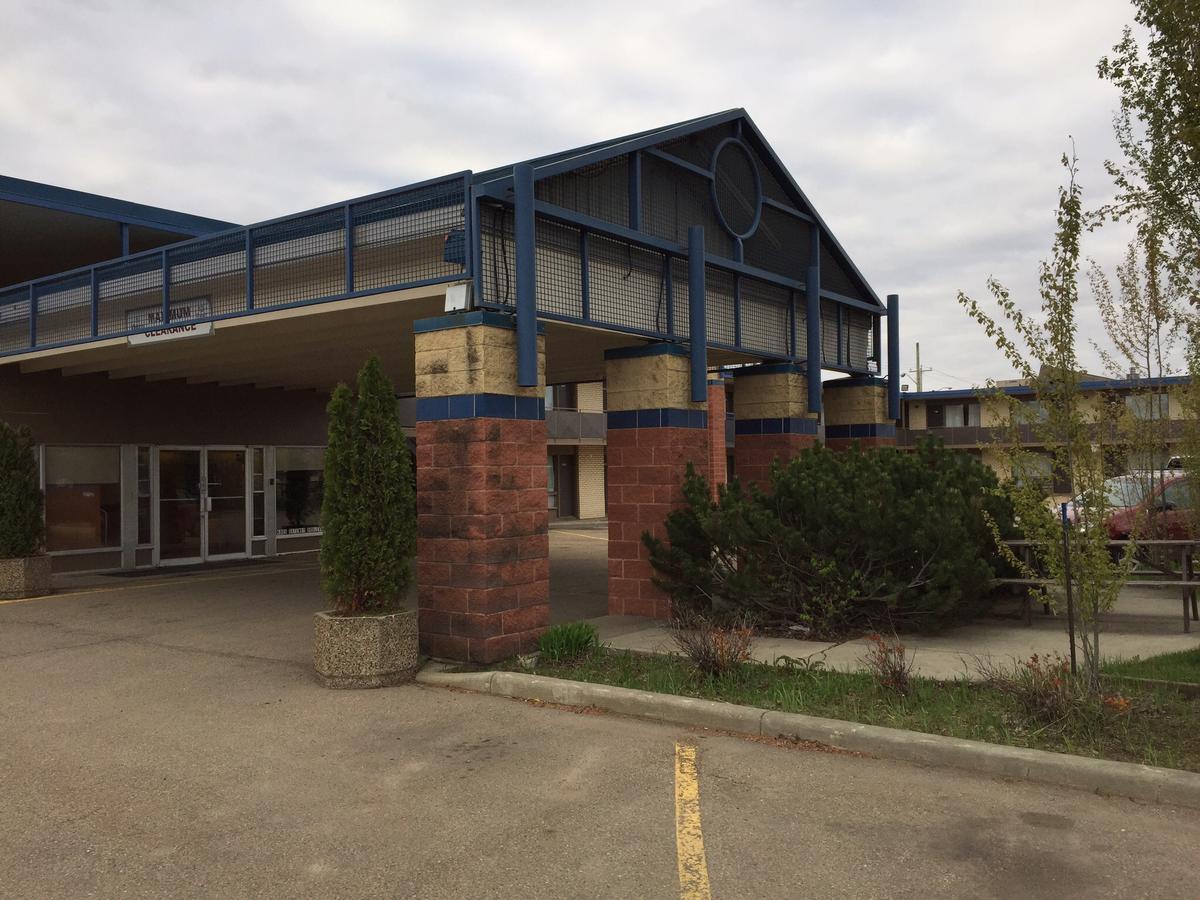 Whitemud Inn Edmonton South Exterior photo